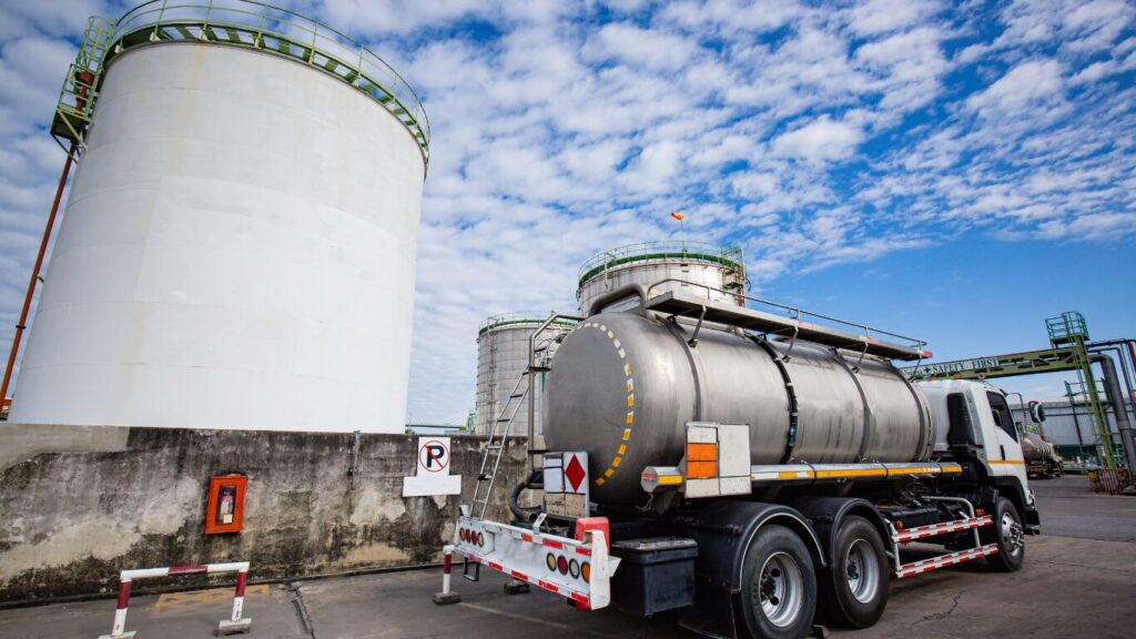 used oil storage companies